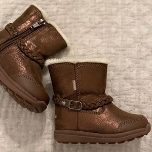 Stride Rite Toddler Boots with Braided Detail Size 5